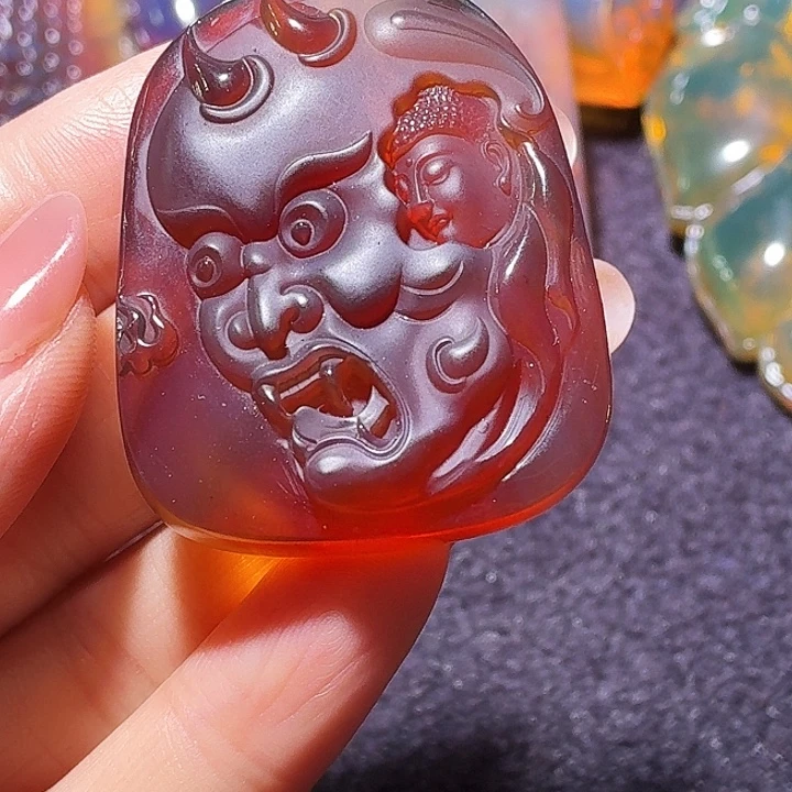 未镶嵌颈饰琥珀吊