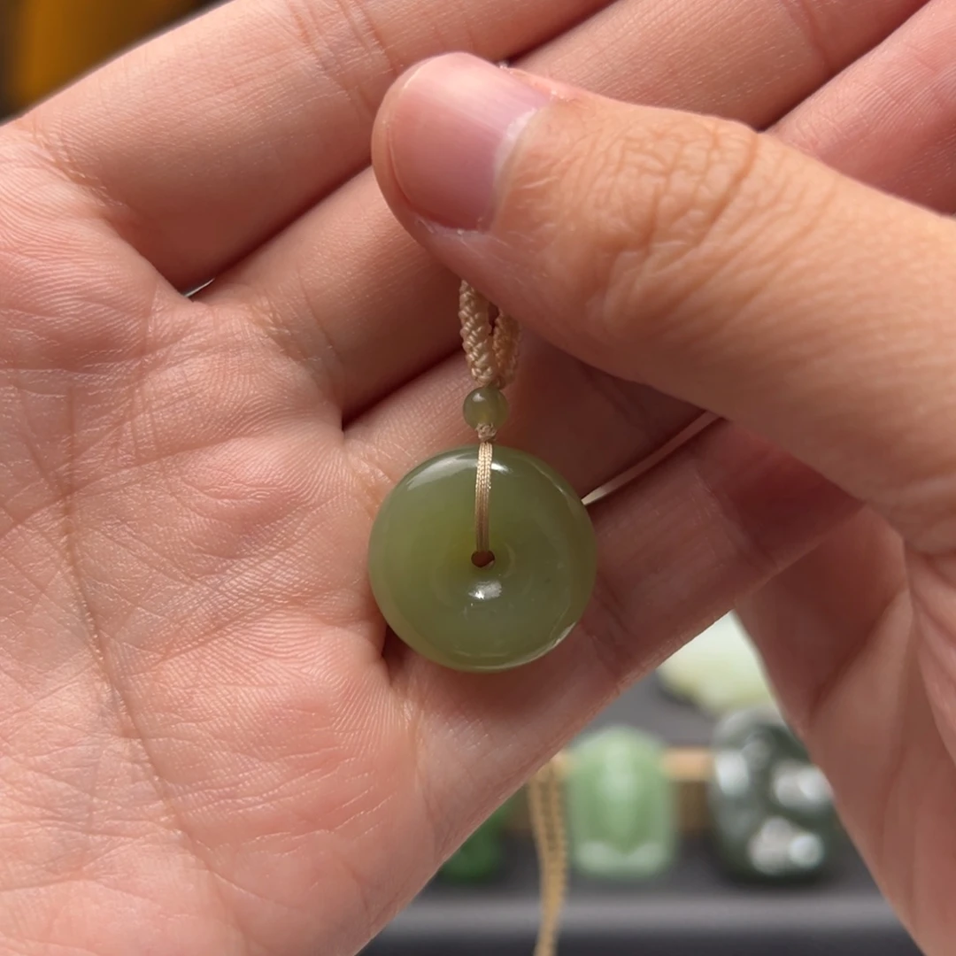 亦***至和田玉未镶嵌挂件