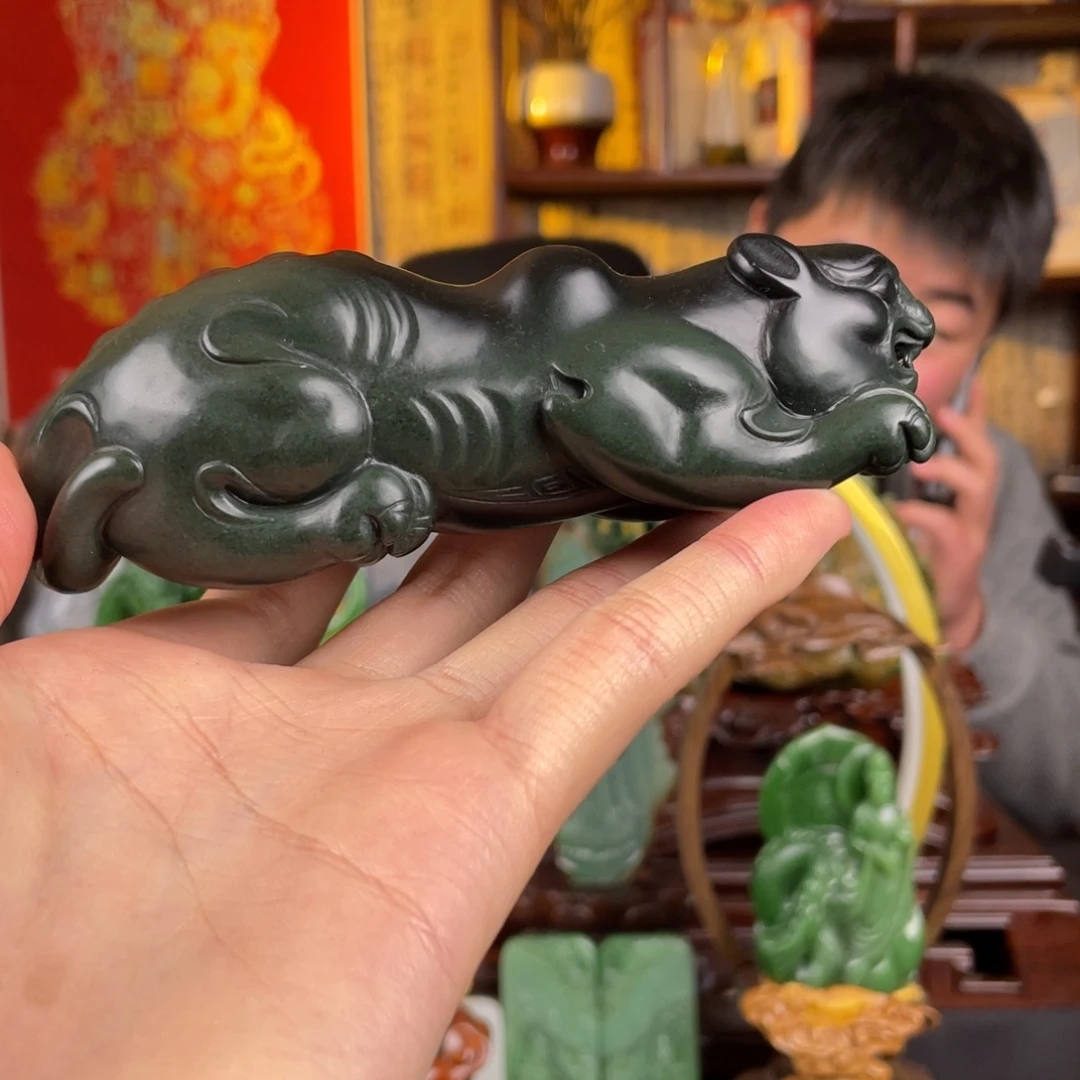 和田玉未镶嵌把件