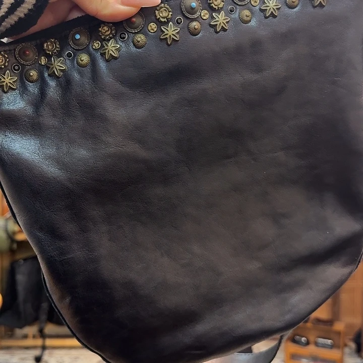 落***飞牛皮（革）坎波水桶黑色黄铜铆钉包