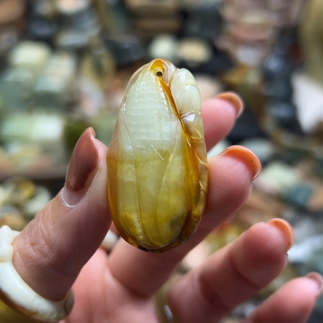 岫玉未镶嵌颈饰花玉玉米