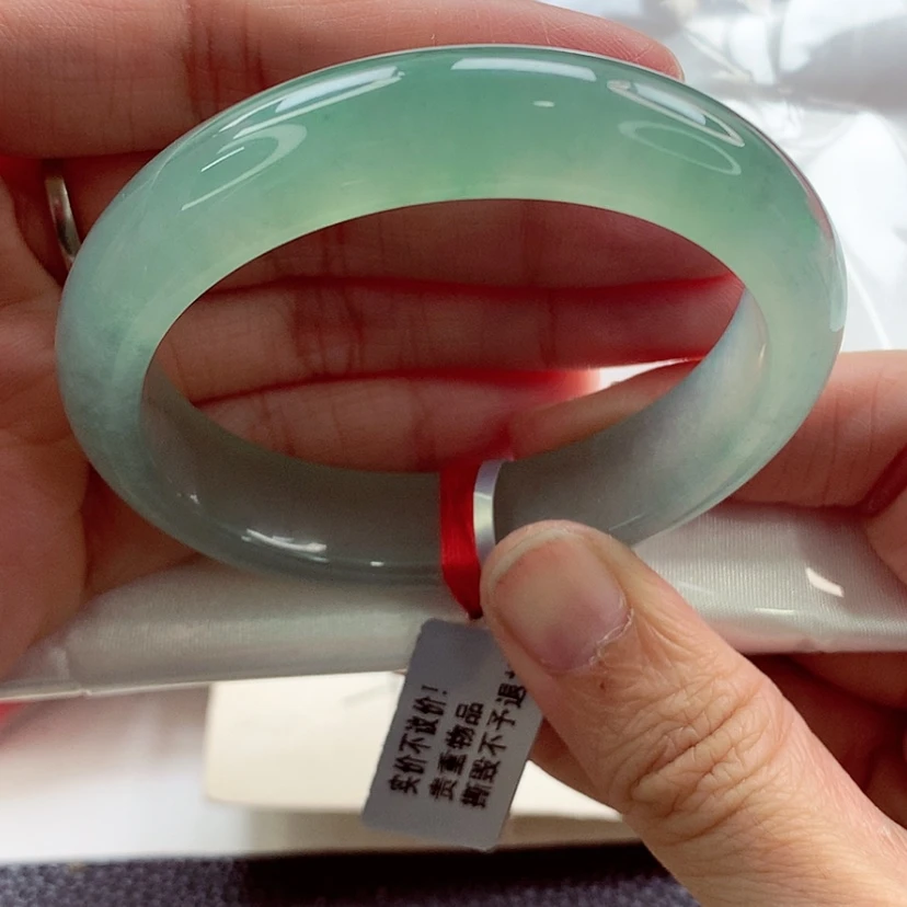 【闪购商品】翡翠手镯（贵妃镯）未镶嵌冰绿冰透起光A
