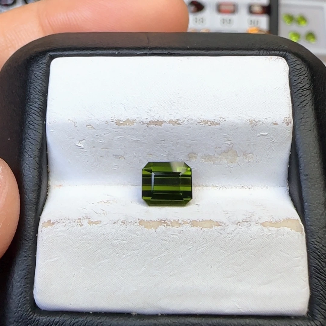 碧玺未镶嵌珠宝半成品天然1.47克拉