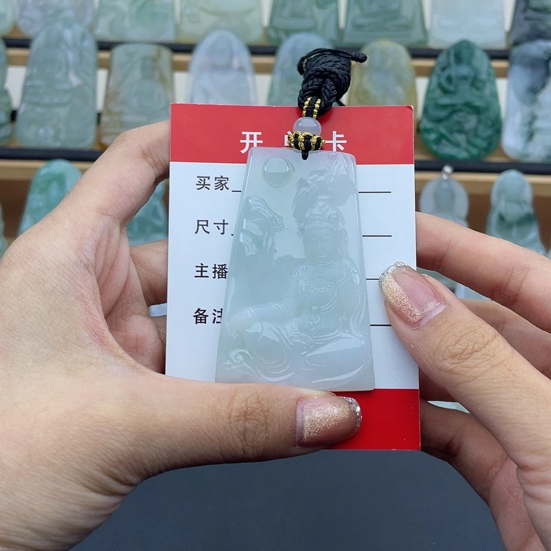 翡翠未镶嵌颈饰自在观音