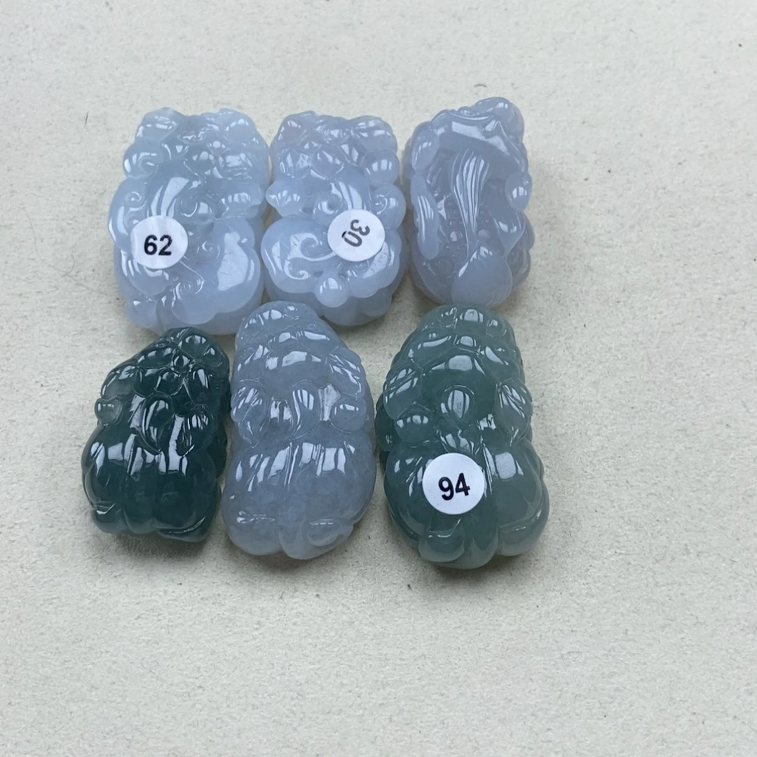 翡翠未镶嵌颈饰如意貔貅吊坠多样性发其一