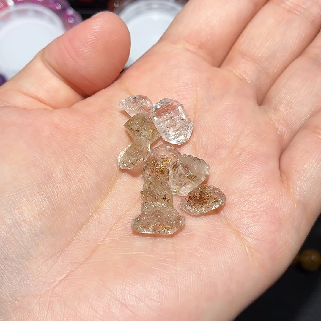 江***燕未镶嵌水晶珠宝半成品闪灵钻原石