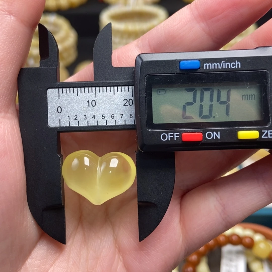 蜜蜡未镶嵌珠宝奇石