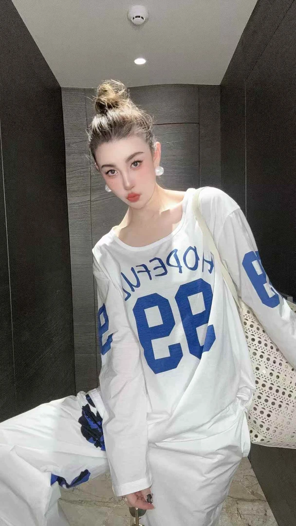 【HAV】  新款时髦减龄百搭U领字母数字拼色长袖套头防晒上衣