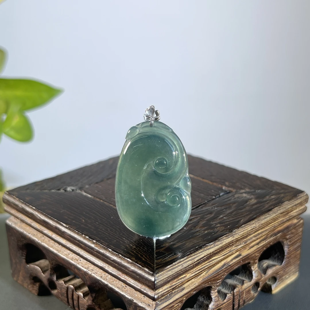 JCW24-89  天然缅甸A货翡翠  18K扣头如意