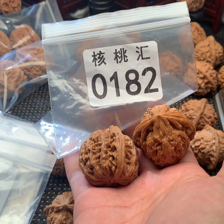 文玩核桃吊坠虎头王