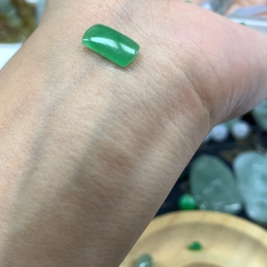 颈饰未镶嵌翡翠戒指