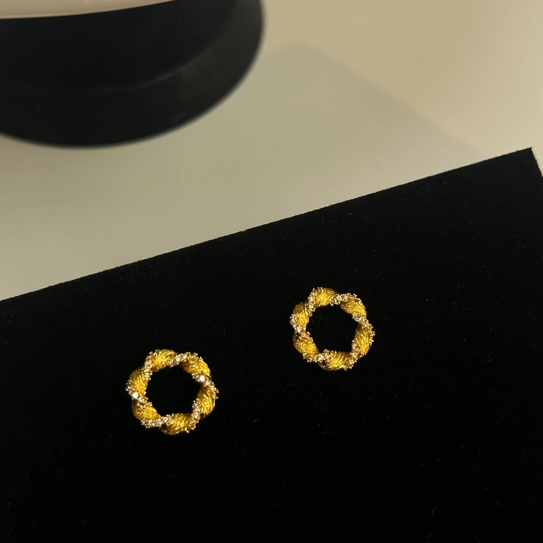 铜合金耳饰 气质百搭莫比乌斯环耳钉A28