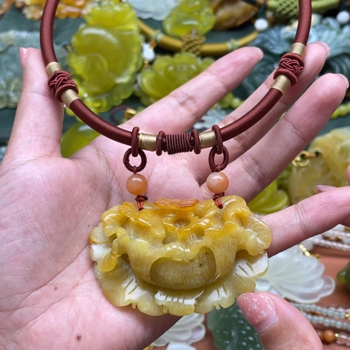 蛇纹石玉未镶嵌颈饰