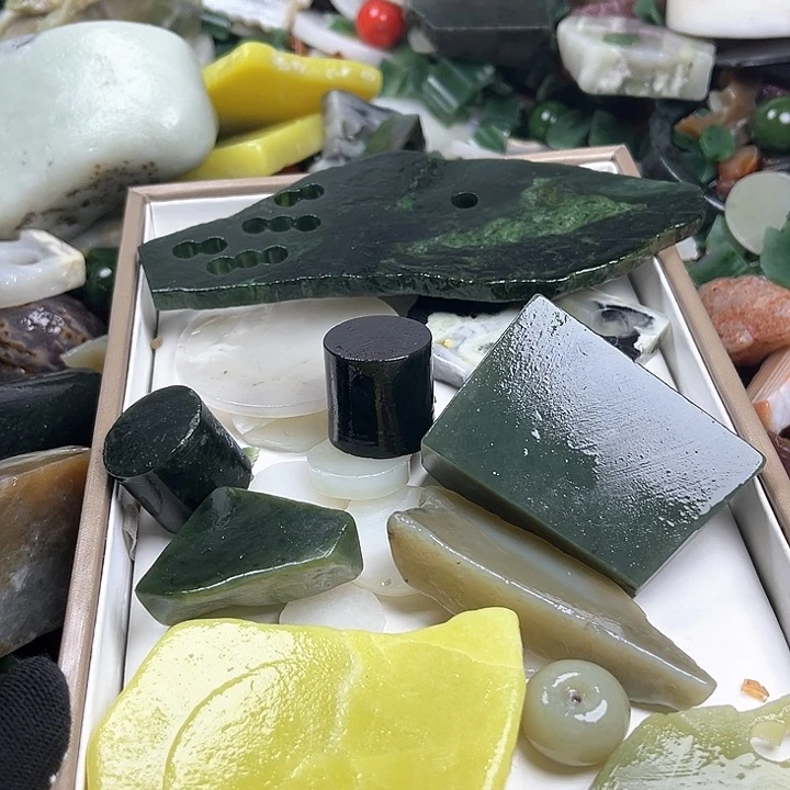 和田玉（糖玉）和田玉边角料9K金镶嵌康**身