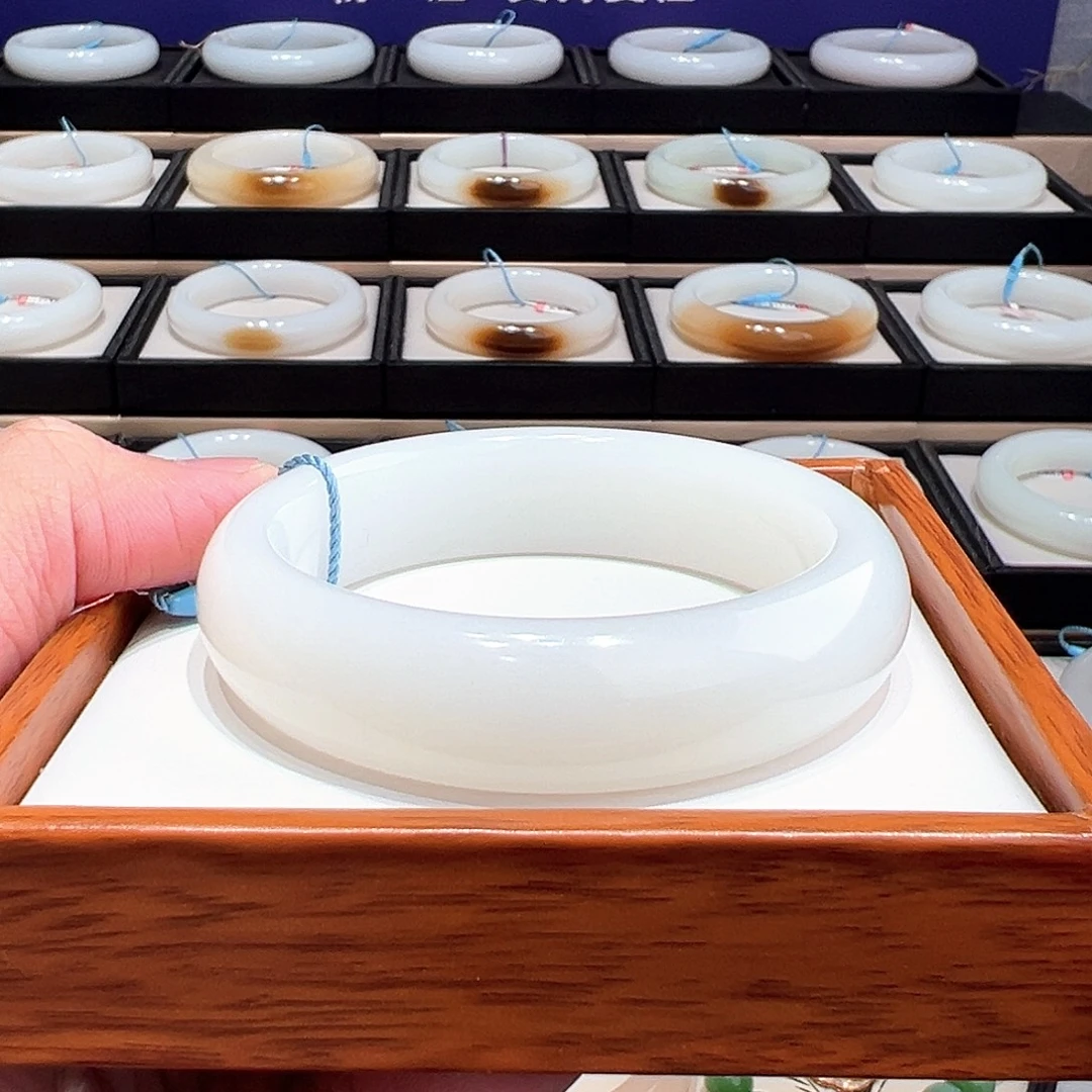 和田玉未镶嵌手镯