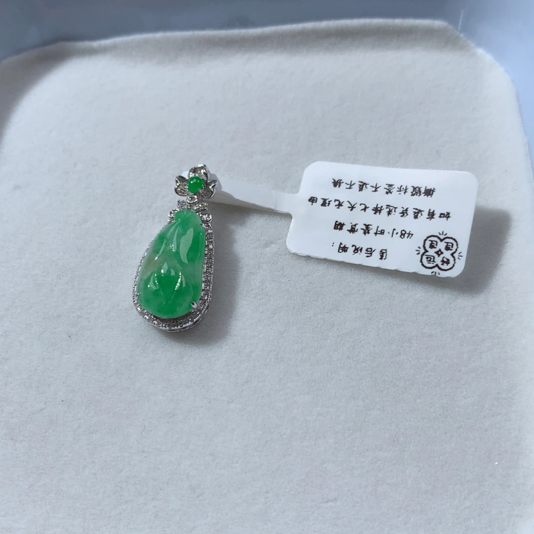 翡翠18K金镶嵌颈饰玉