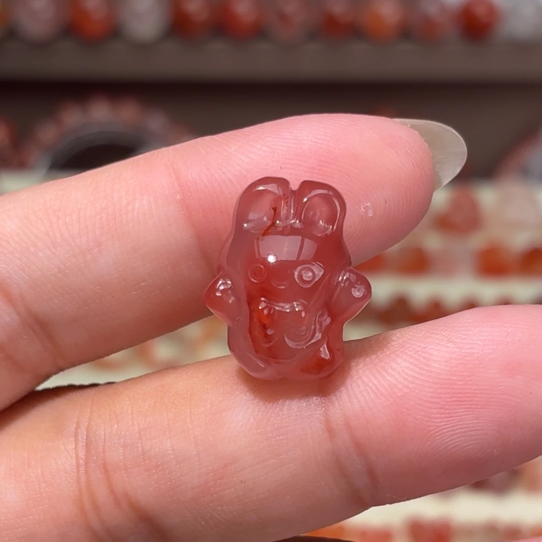 南红玛瑙未镶嵌川料兔子