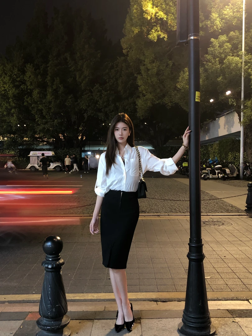【禾呈】 黑色直筒半身裙女秋冬新款百搭简约中长裙子0570