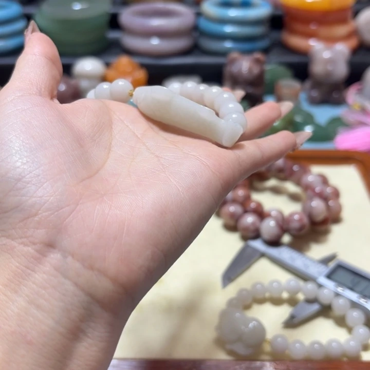 不***糖石英岩玉合金手链