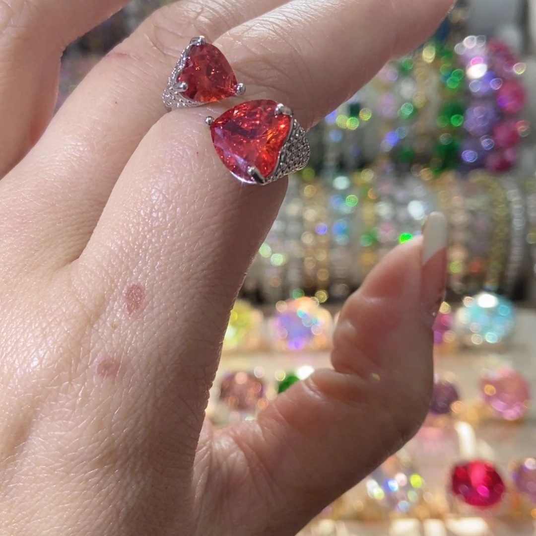 66锆石（处理）戒指