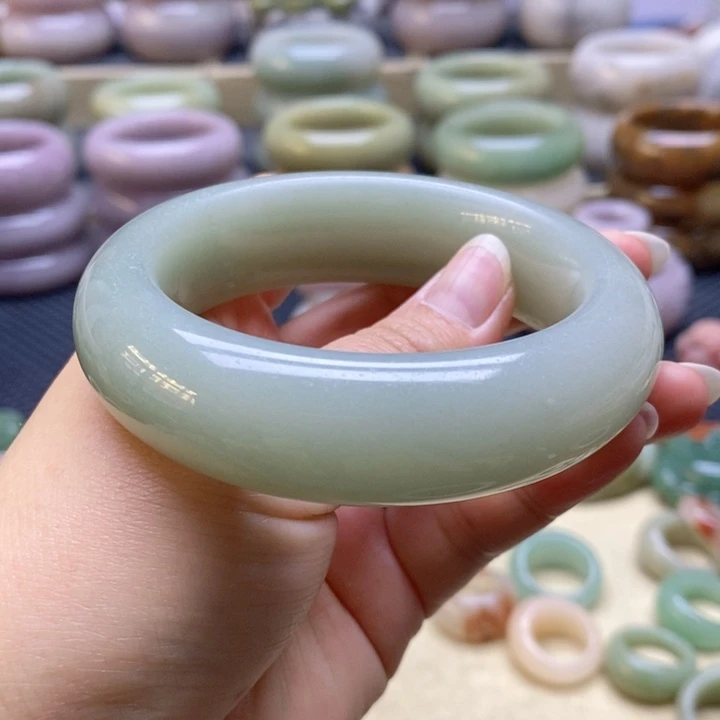 石英质玉未镶嵌手镯