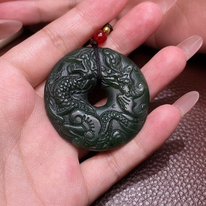 钱***爷颈饰未镶嵌和田玉