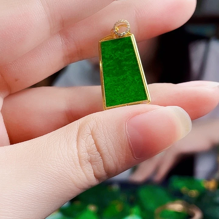 翡翠18K金镶嵌颈饰多样性