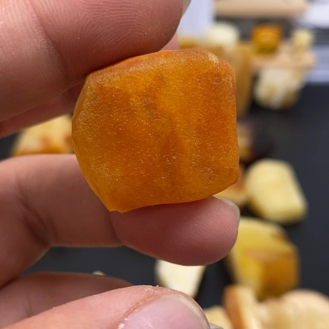 K***连定制琥珀未镶嵌天然蜜蜡原石加工不退不换