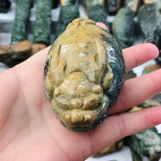 未镶嵌岫岩河磨玉（透闪石质玉）把件