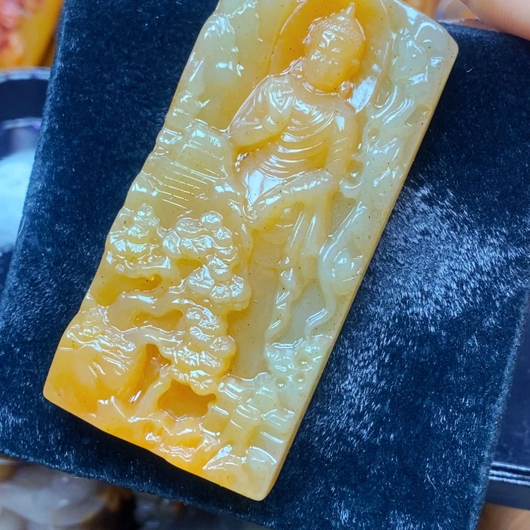 未镶嵌石英质玉（黄龙玉）颈饰