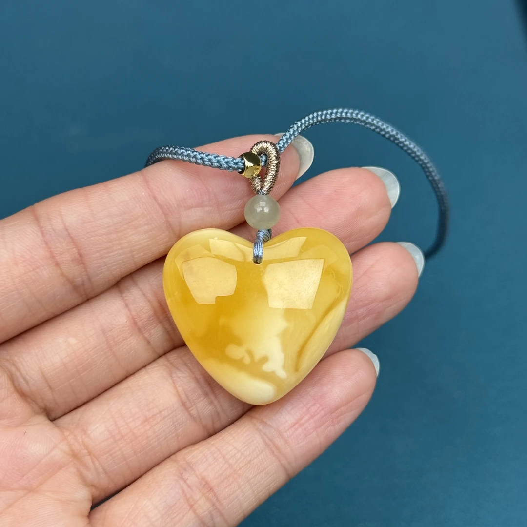 Y1031天然原矿蜜蜡爱心 吊坠孔 30*28*9.8mm抖音基地质检发货