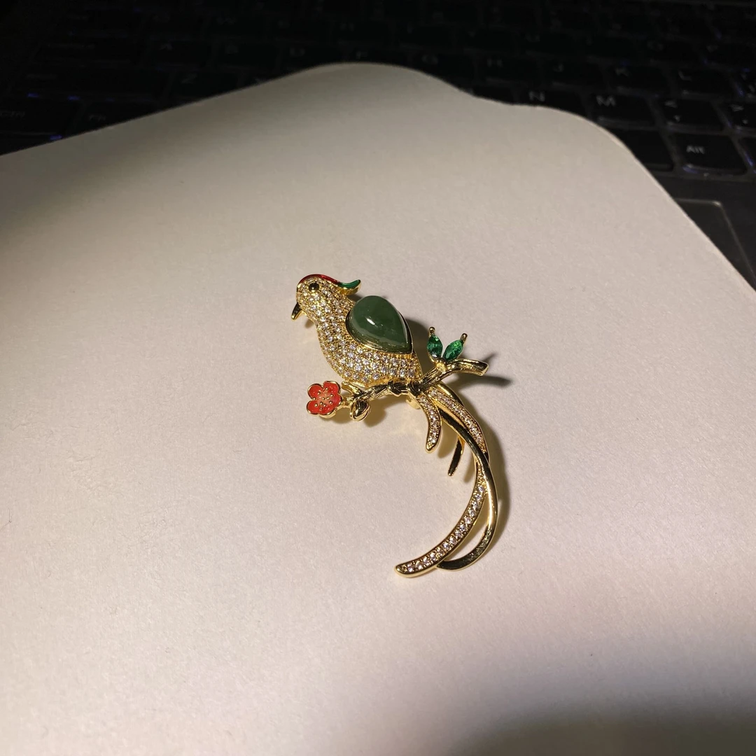 和田玉碧玉喜上眉梢胸针