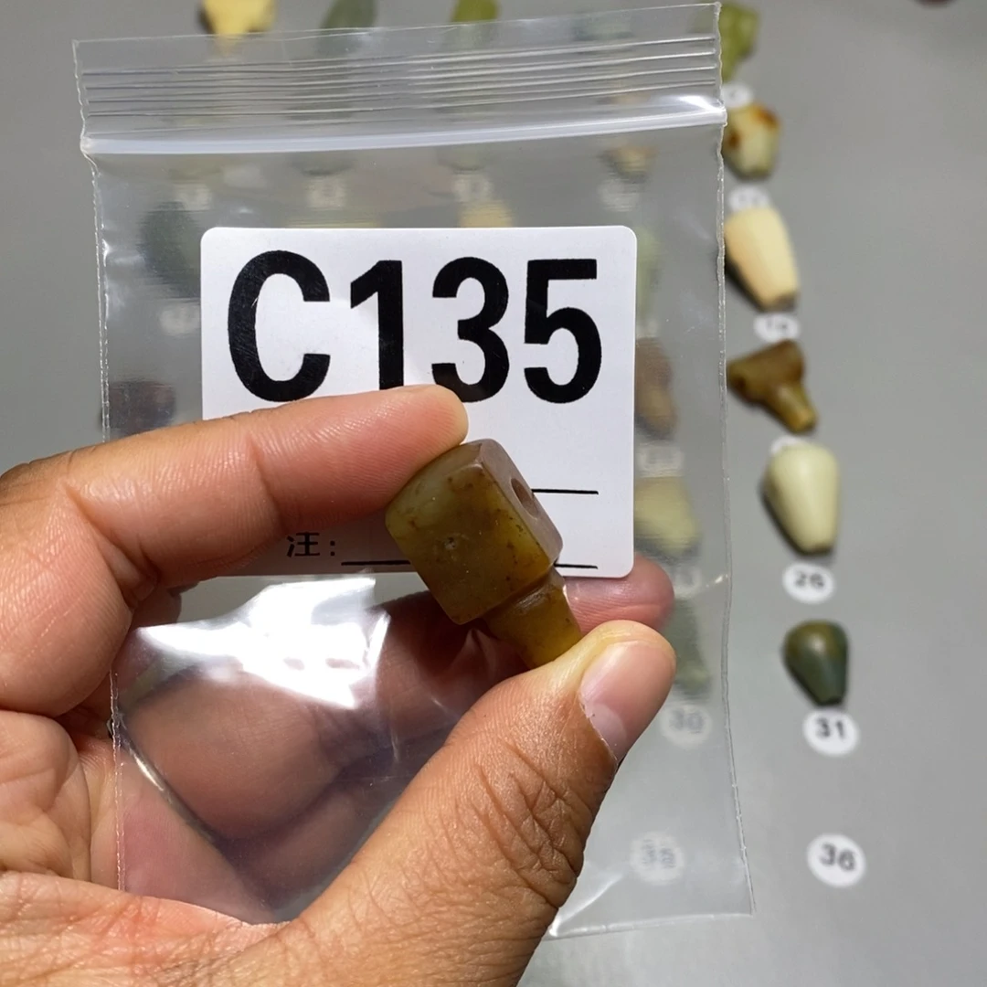 蛇纹石玉未镶嵌颈饰?****
