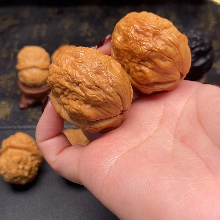 文玩核桃吊坠玉玲珑