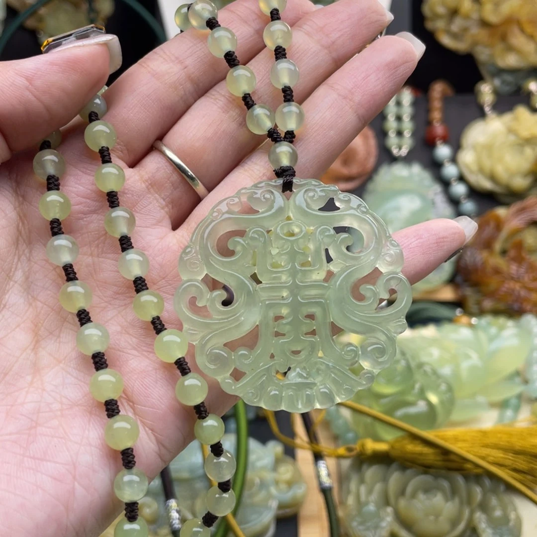 蛇纹石玉颈饰未镶嵌