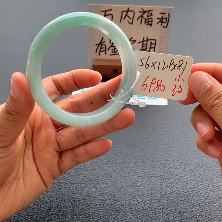 翡翠手镯未镶嵌翡翠手镯
