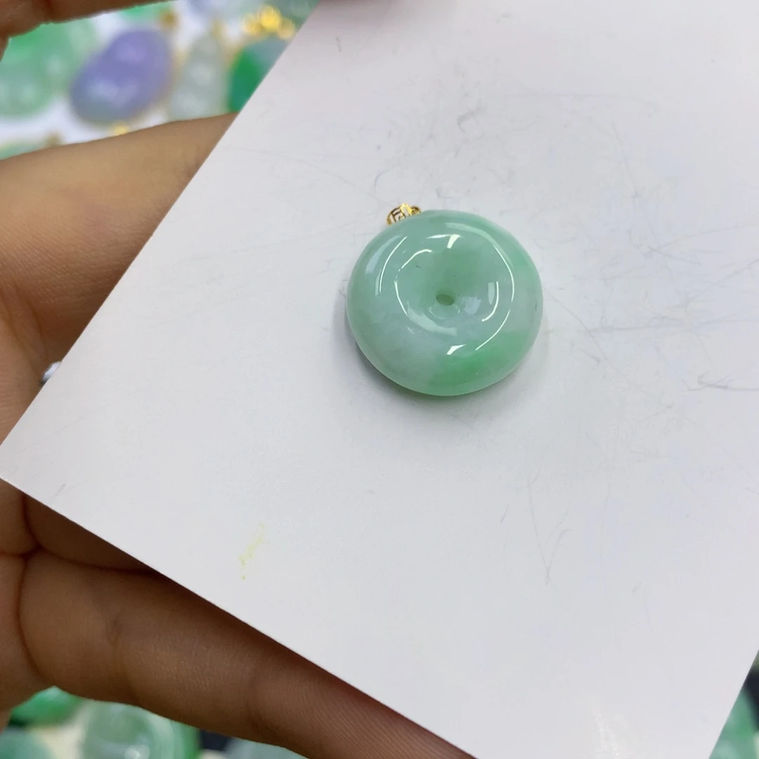 翡翠18K金镶嵌颈饰翡翠