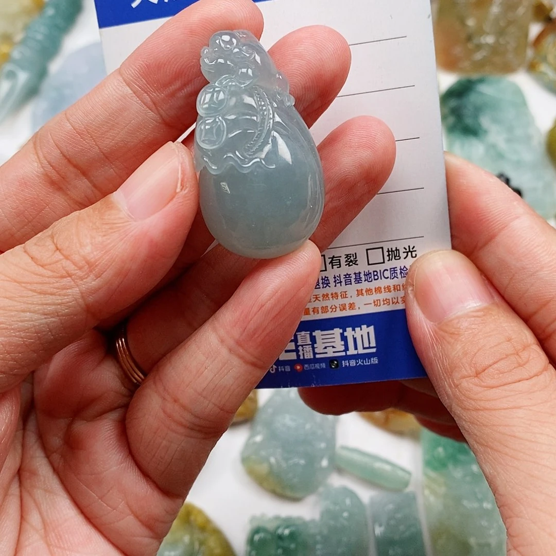 翡翠未镶嵌颈饰钱袋子
