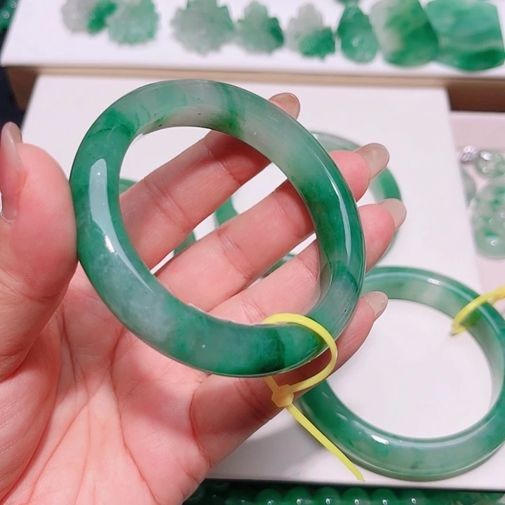 石英质玉手镯未镶嵌小***妈