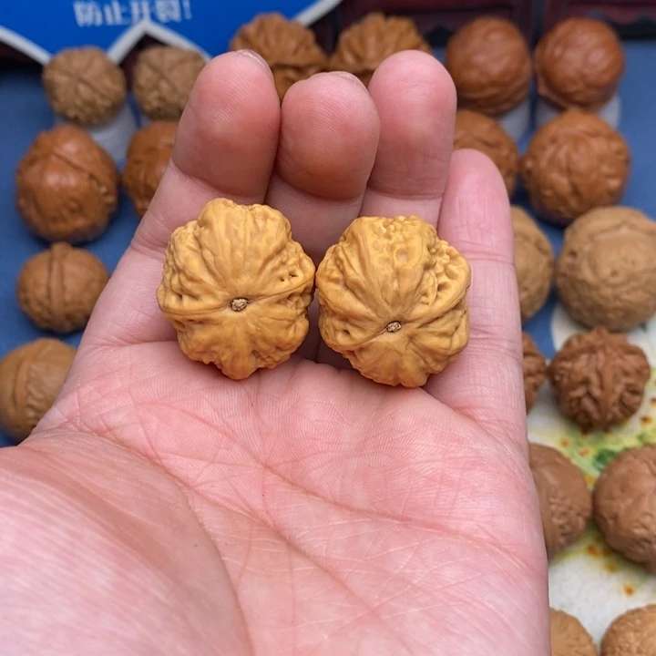 文玩核桃把件济****店…………