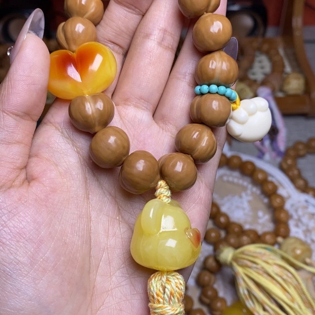猴头核桃吊坠全品屁桃➕爱心熊头猫爪卡环黄流苏手持【新号补贴款】