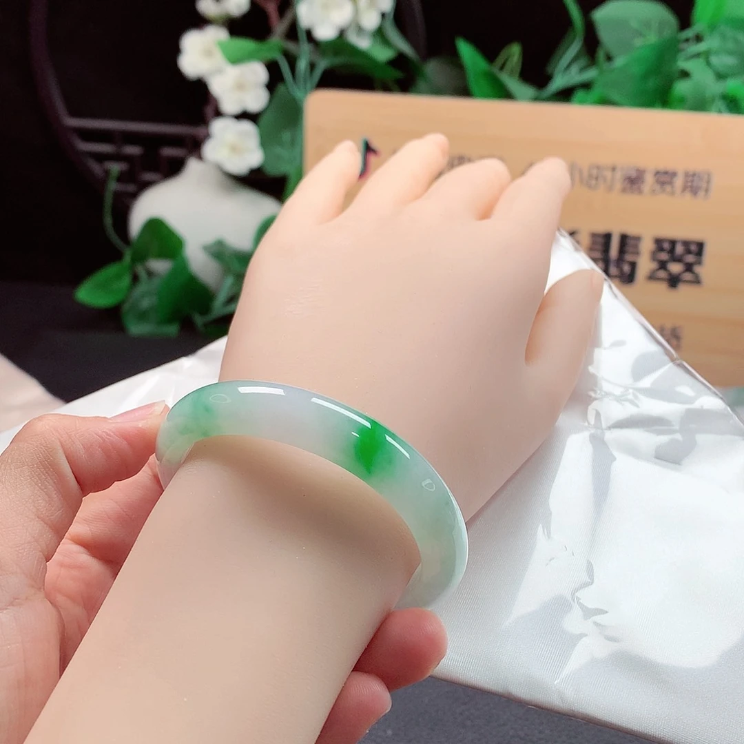未镶嵌手镯（贵妃镯）翡翠111号，天然A货翡翠手镯