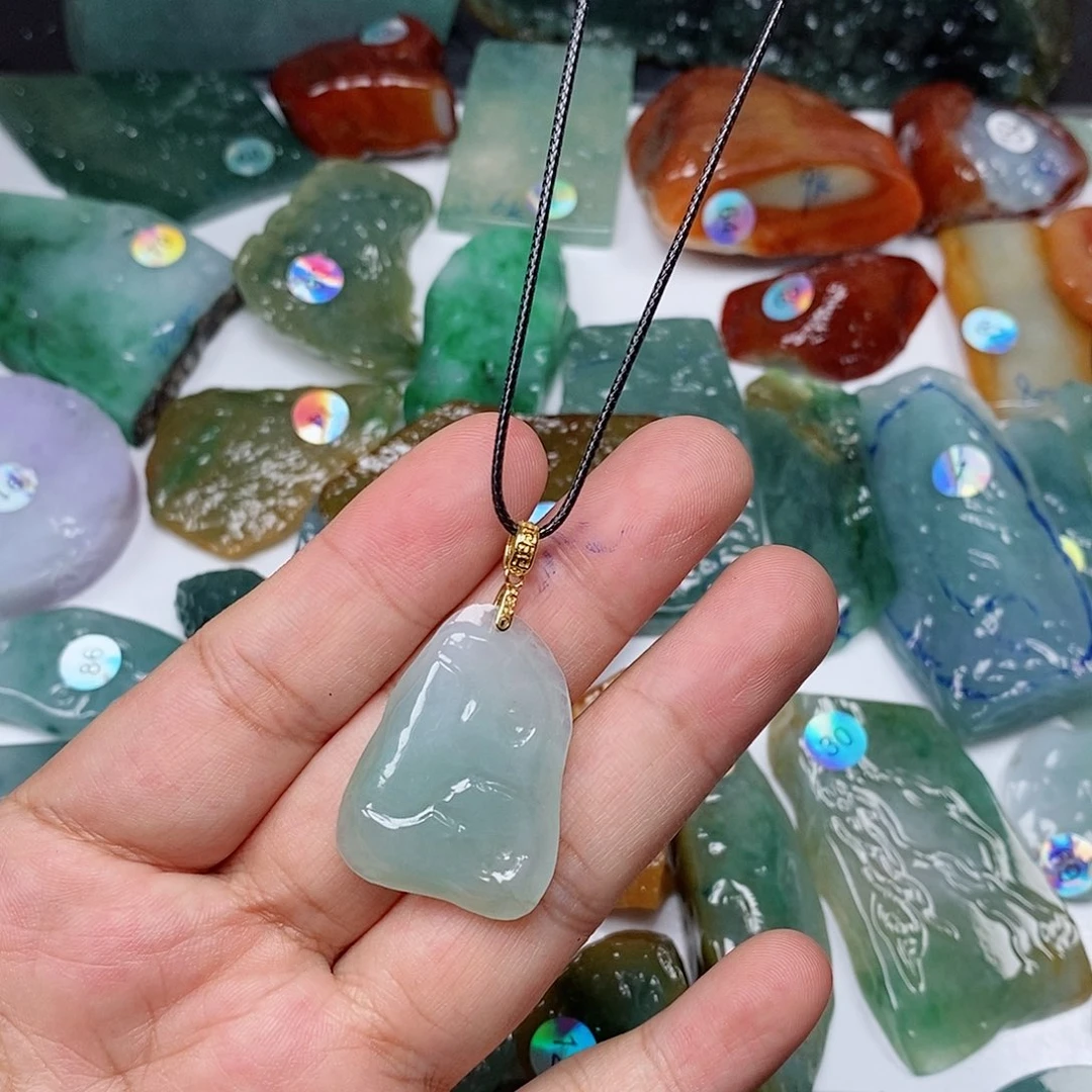 翡翠未镶嵌颈饰绿晴底