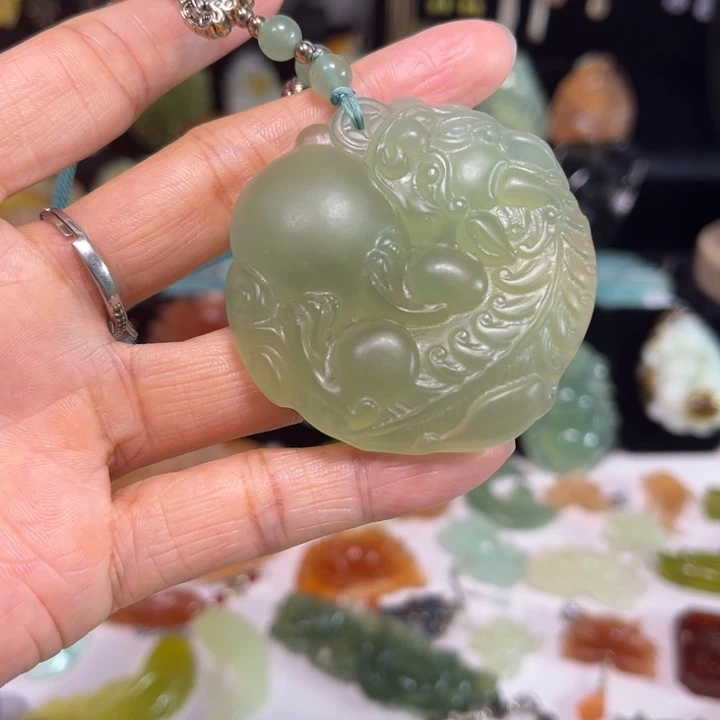 蛇纹石玉未镶嵌吊坠(赠链)