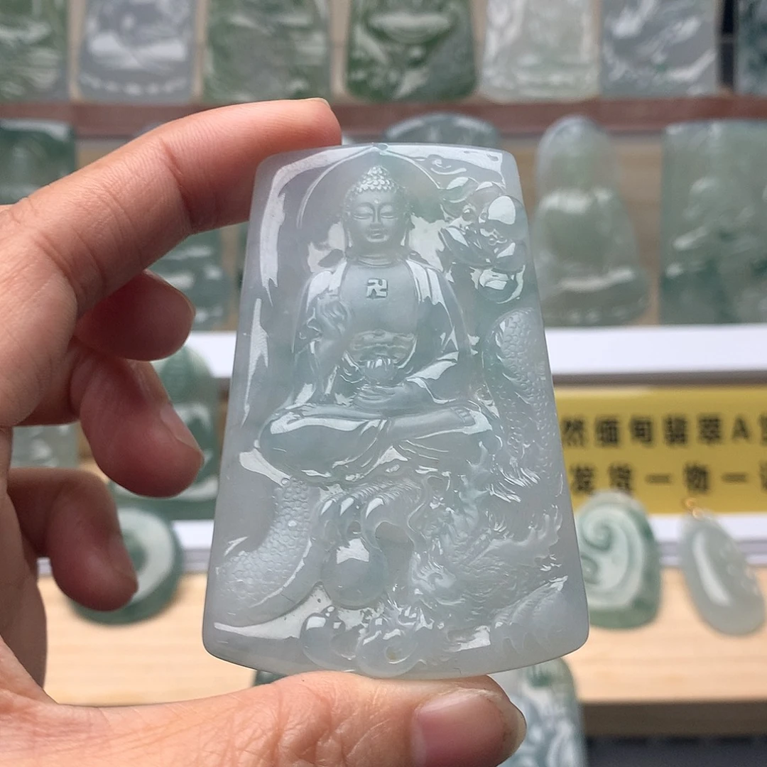 临***玩翡翠未镶嵌颈饰阿弥陀佛