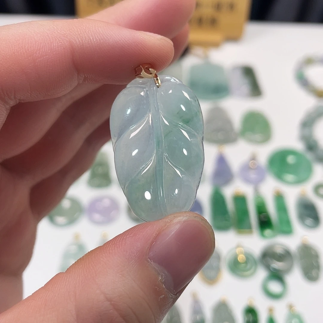翡翠颈饰18K金镶嵌叶子