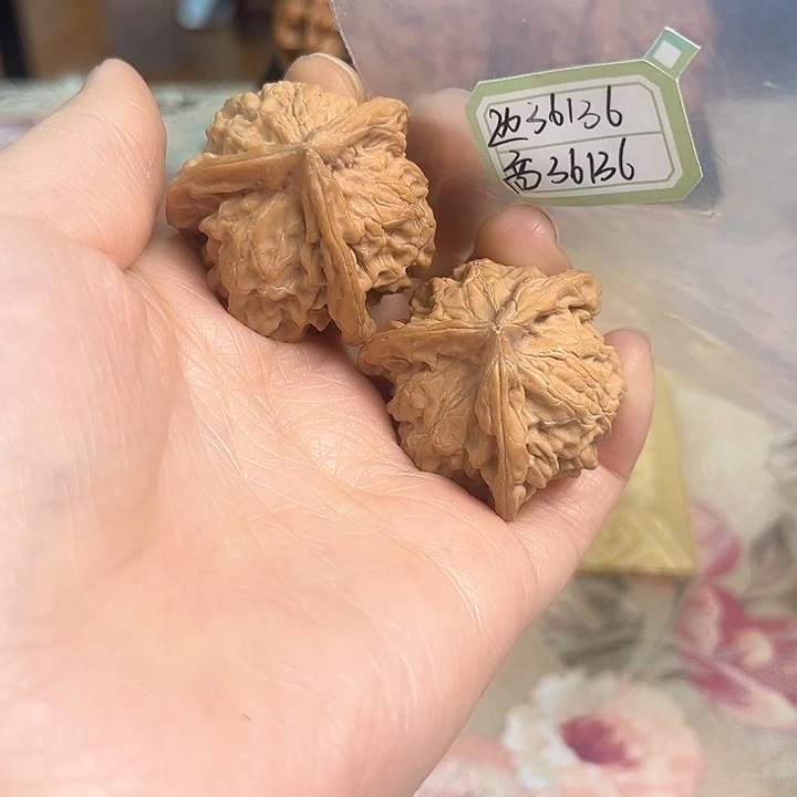 文玩核桃吊坠盘山三棱