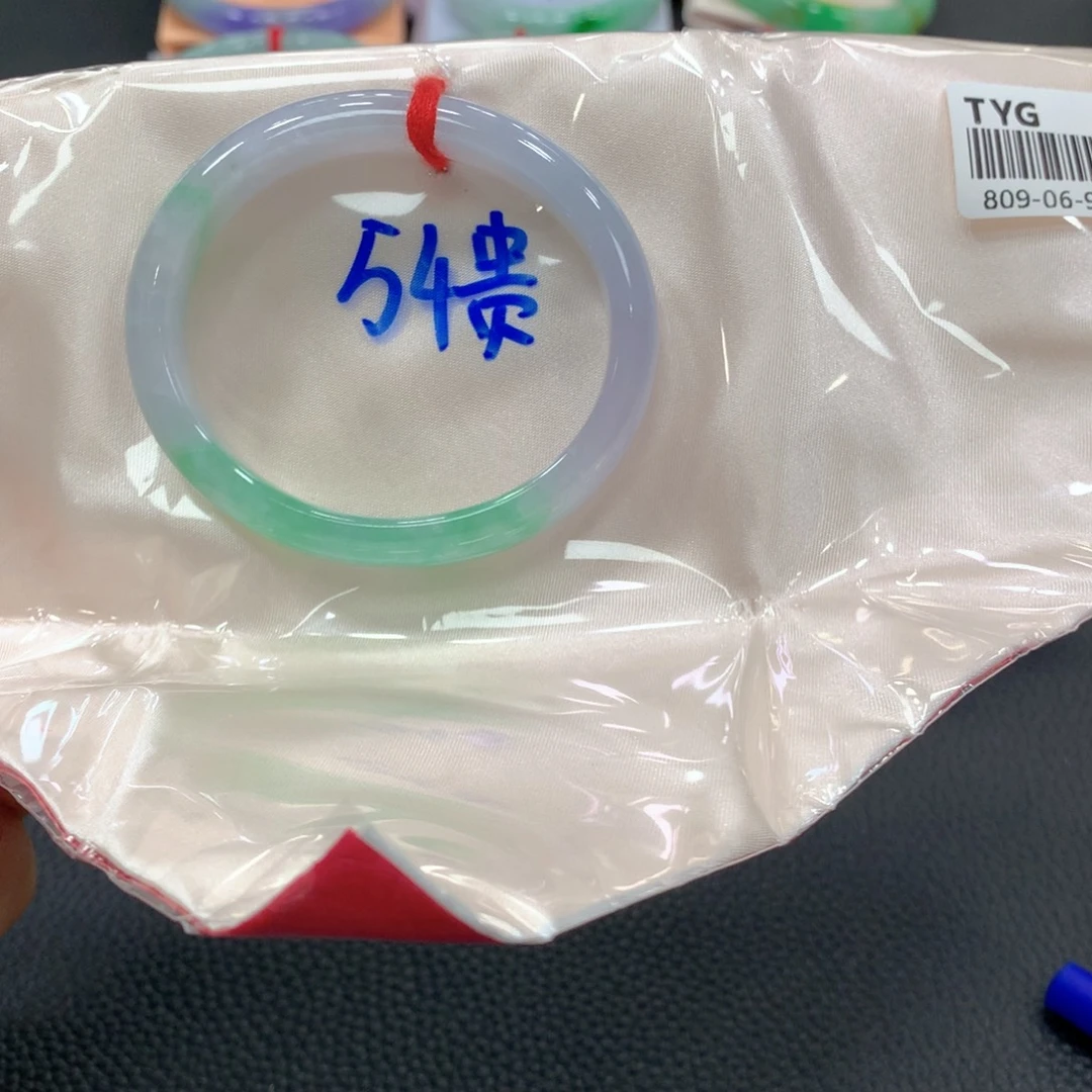 翡翠手镯未镶嵌翡翠