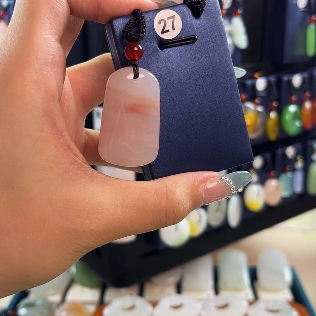 颈饰未镶嵌石英质玉