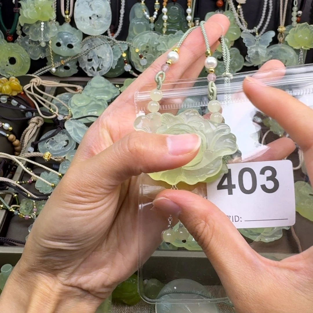 岫玉未镶嵌吊坠(赠链)闪****球
